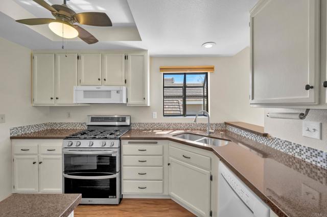 Detail Gallery Image 13 of 38 For 1091 Shadowridge Dr #118,  Vista,  CA 92081 - 2 Beds | 2 Baths