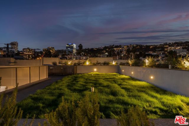 829 Larrabee Street, West Hollywood CA: https://media.crmls.org/mediaz/6dd1e197-db0f-4e55-8f55-f5a9ee0534ae.jpg