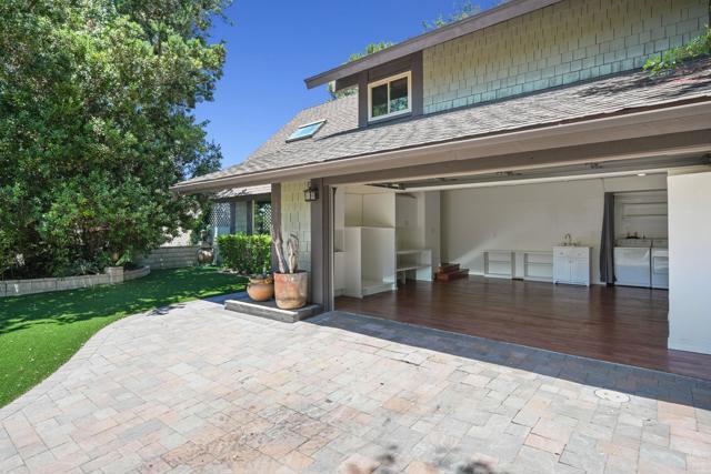 9574 Paseo Montril, San Diego CA: https://media.crmls.org/mediaz/6dd229bd-fe13-4b9c-ab22-87a4314717bc.jpg