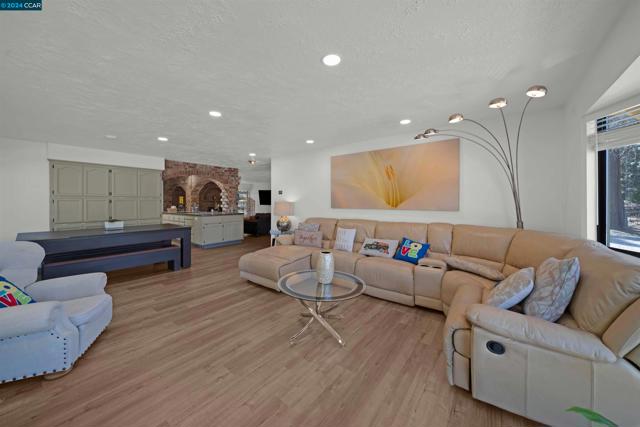 Image 6 of 60 For 1324 Alves Dr