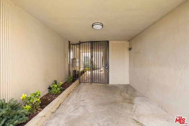 4646 Coliseum Street photo 3