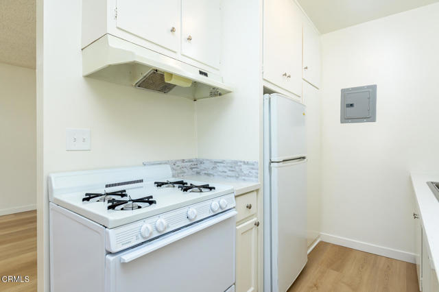 657 W Milford Street, Glendale CA: https://media.crmls.org/mediaz/6dd27729-25cf-43ae-99f5-3ddf6cf926b3.jpg