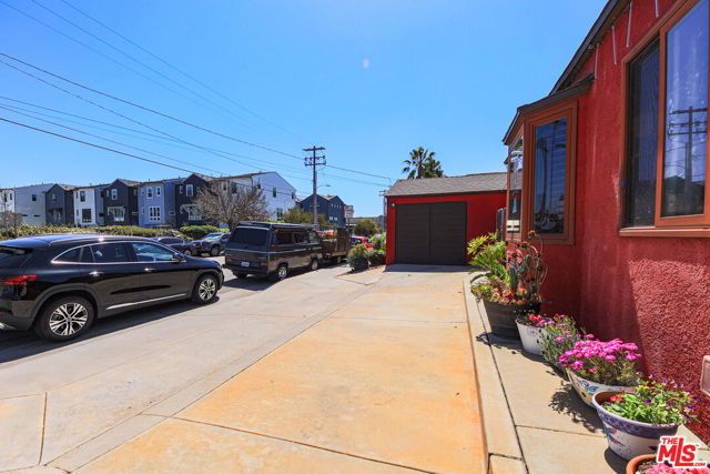 535 Hamilton Street, Costa Mesa CA: https://media.crmls.org/mediaz/6dd29741-8e21-45e2-a54d-1111398f8bbd.jpg
