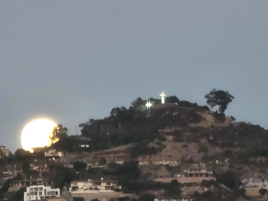https://media.crmls.org/mediaz/6dd299d6-0bc5-4d8a-ae16-6acf670fc20b.jpg?preset=X-Large