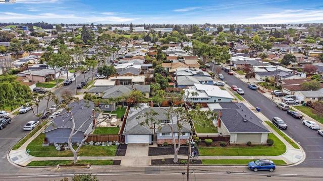 30847 Prestwick Ave, Hayward CA: https://media.crmls.org/mediaz/6dd2b96e-a457-40d6-ba56-da1c2c11868c.jpg