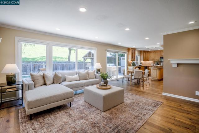 Image 11 of 32 For 855 Columbine Ct