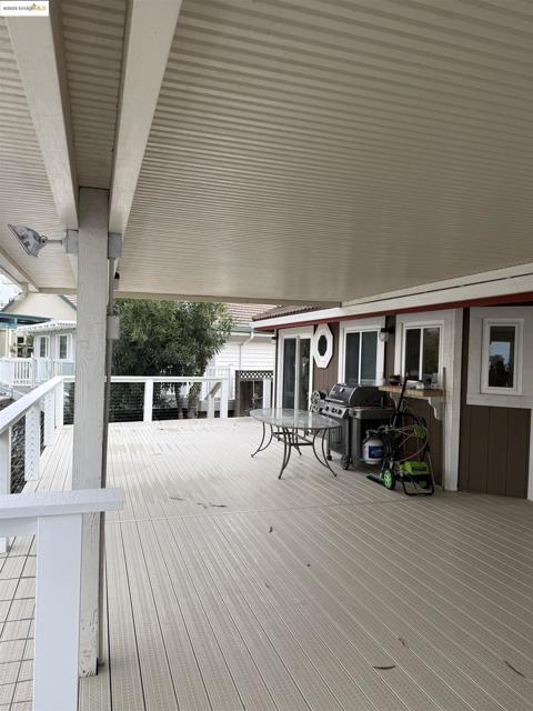 5681 Starboard Dr, Discovery Bay CA: https://media.crmls.org/mediaz/6dd3928b-a2f3-4cbf-a184-9608c02ff73a.jpg