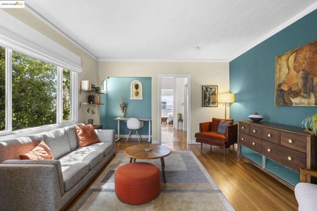 1222 Hollywood Ave, Oakland CA: https://media.crmls.org/mediaz/6dd3b964-8bf7-42b7-97bb-aca9e7e6d65f.jpg