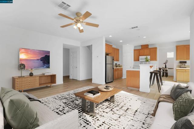 14 Renoir Ct, Oakley CA: https://media.crmls.org/mediaz/6dd42baa-1164-47f4-8fd6-0605cad06265.jpg