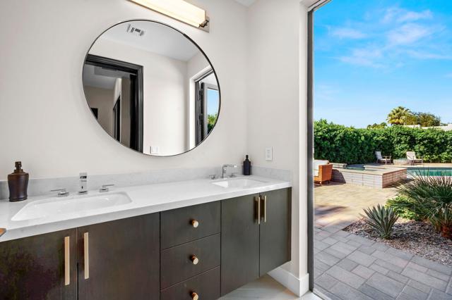 77300 Coyote Creek, Indian Wells CA: https://media.crmls.org/mediaz/6dd43121-97d2-42eb-8728-670523c84c9f.jpg