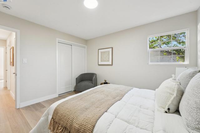 431 Alameda De Las Pulgas, Redwood City CA: https://media.crmls.org/mediaz/6dd47662-b0ac-40bc-867c-e86561111078.jpg