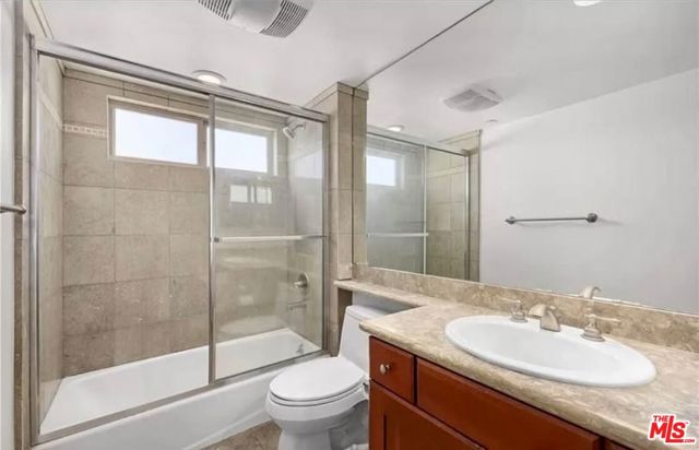1621 Barry Avenue, Los Angeles CA: https://media.crmls.org/mediaz/6dd504e4-2f1f-4705-bca9-8645f7add51d.jpg