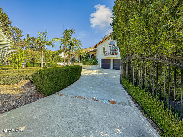 1832 Calle Salto, Thousand Oaks CA: https://media.crmls.org/mediaz/6dd565ee-43ec-402b-98ee-37b484a62857.jpg