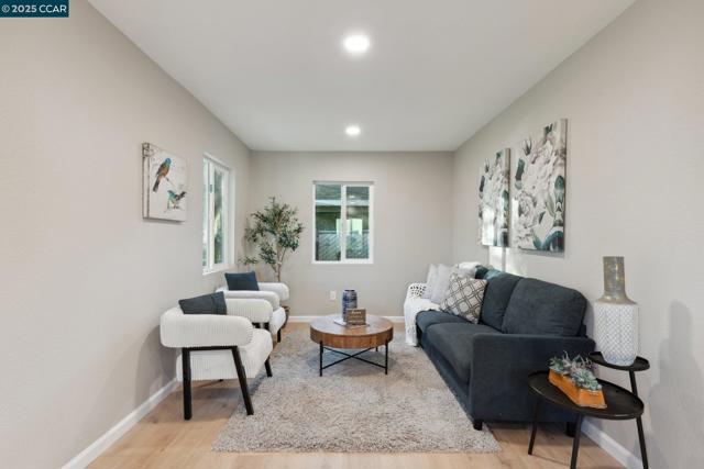 325 N 3rd Ave, Oakdale CA: https://media.crmls.org/mediaz/6dd5c13a-baad-4aa1-88c6-72cddc07ef21.jpg