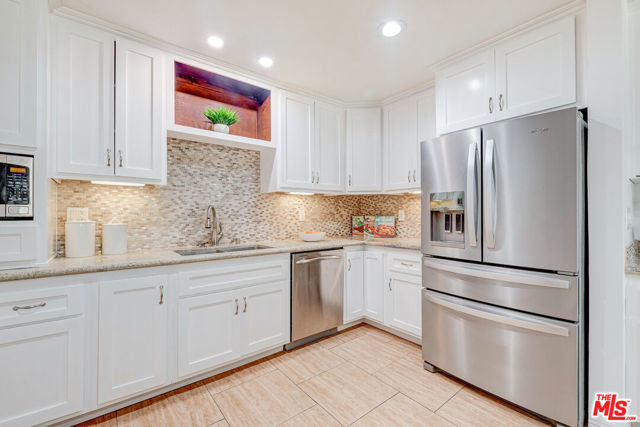 516 San Vicente Boulevard, 208 photo 6