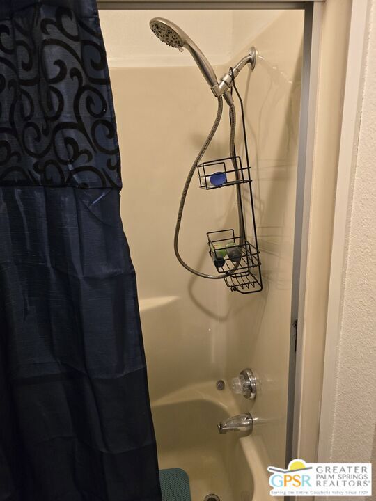 https://media.crmls.org/mediaz/6dd65ca8-e708-4a47-8a41-7f0014bb3a02.jpg?preset=X-Large