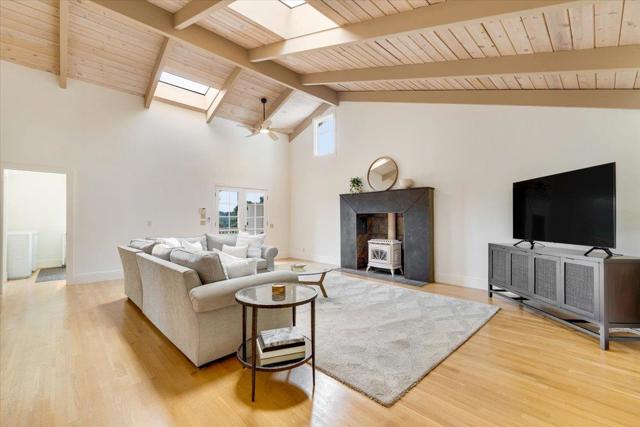 455 Calle Del Sol, Aptos CA: https://media.crmls.org/mediaz/6dd67d08-f1ef-415d-8c29-eaa600e4ec5b.jpg