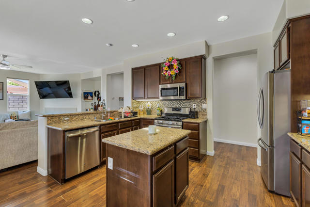Image 13 of 49 For 37897 Chesterfield Street