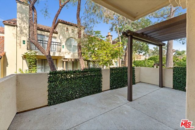 1003 Muirfield Drive, Newport Beach CA: https://media.crmls.org/mediaz/6dd6de78-1a23-45ad-8811-231cd99eab55.jpg