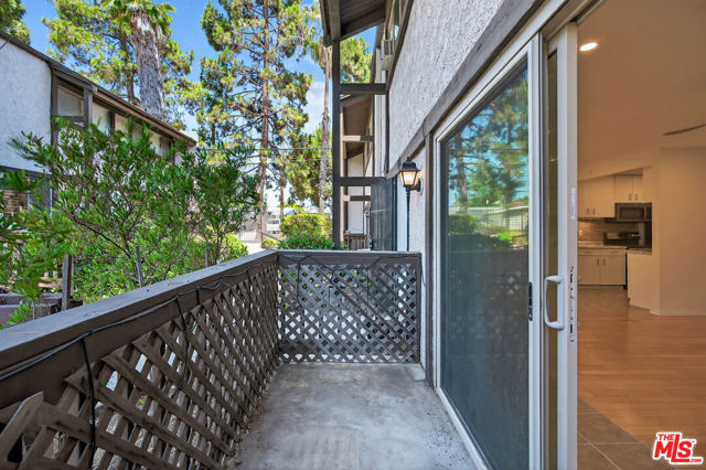 394 S MIRALESTE Drive, San Pedro CA: https://media.crmls.org/mediaz/6dd740ae-ec4f-4115-ace8-f983cc29b71d.jpg