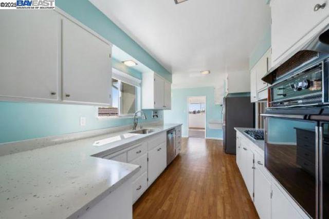 4120 Rhoda Ave, Oakland CA: https://media.crmls.org/mediaz/6dd82fec-1964-4022-865e-87dc561c6046.jpg