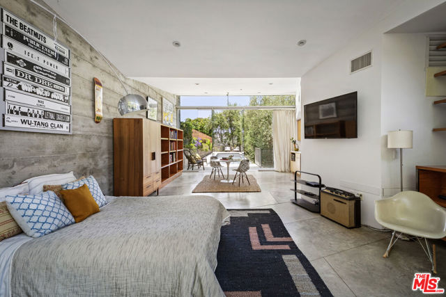 3813 Ronda Vista Place, Los Angeles CA: https://media.crmls.org/mediaz/6dd859d2-ed68-442b-85da-cf832b90b3cf.jpg
