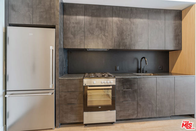 10700 Tabor Street, Los Angeles CA: https://media.crmls.org/mediaz/6dd87420-79c7-4f8a-8067-89e573806d1a.jpg