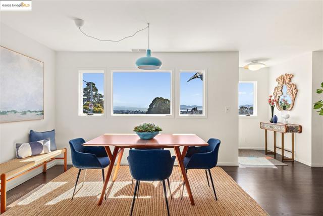 1000 Navellier St, El Cerrito CA: https://media.crmls.org/mediaz/6dd8785e-4cdd-413c-b45d-62fb45c3a4e3.jpg