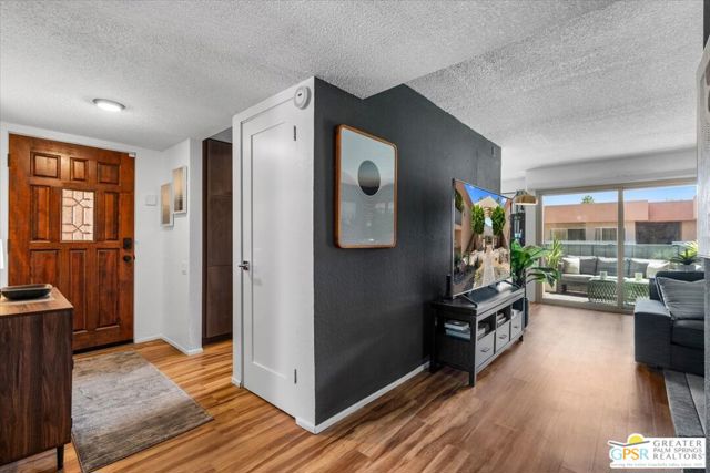 400 N Sunrise Way, Palm Springs CA: https://media.crmls.org/mediaz/6dd8937c-ceef-4292-9a00-b050b1a5b3ca.jpg