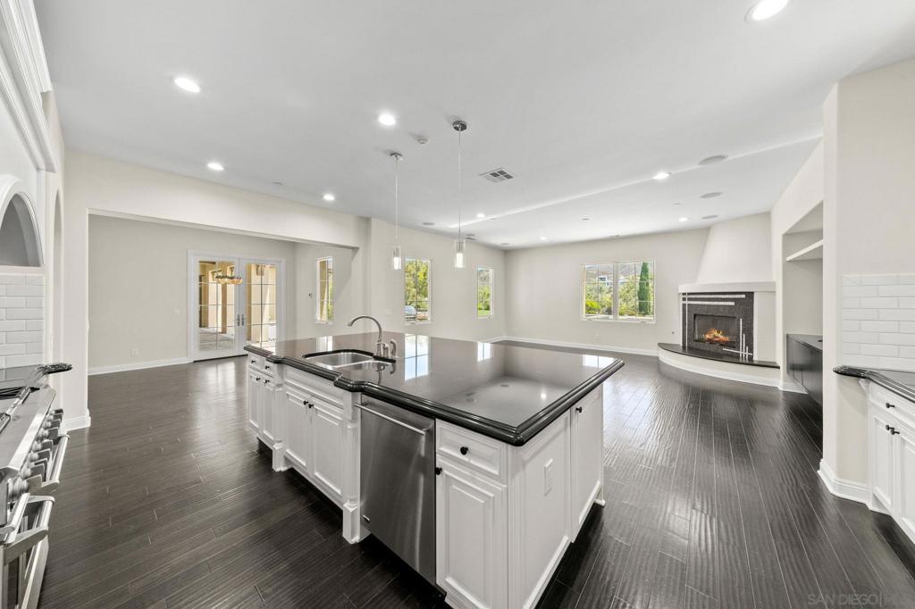 8306 The Landing Way - photo 14