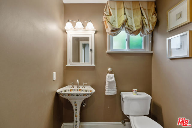 1865 E Villa Street, Pasadena CA: https://media.crmls.org/mediaz/6dd9673b-1f8f-478e-a295-48a18ada41ff.jpg