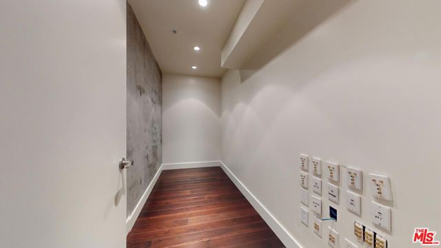 1155 S Grand Avenue, Los Angeles CA: https://media.crmls.org/mediaz/6dd99143-673f-484d-bcd9-d9e9b3cdebdc.jpg
