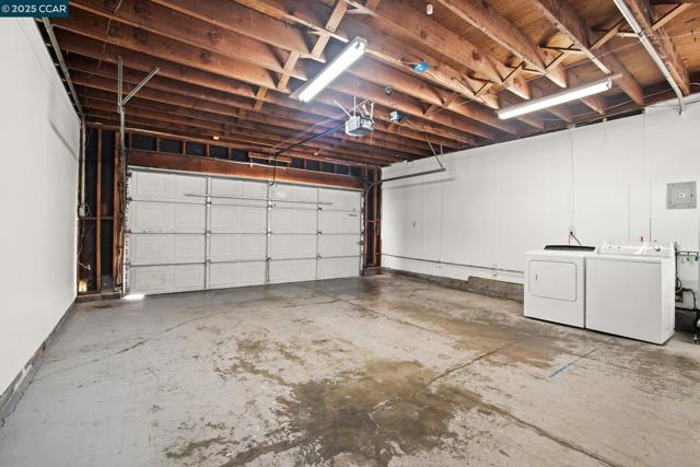 989 Parkside Dr, Richmond CA: https://media.crmls.org/mediaz/6dd9c24f-7779-4f83-b124-331c5a8bc1d2.jpg