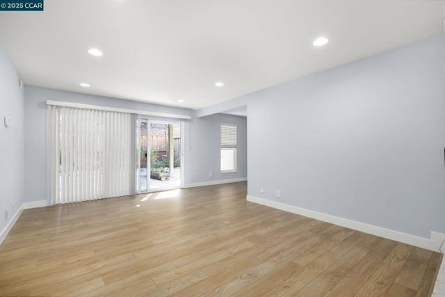 651 Moraga Rd, Moraga CA: https://media.crmls.org/mediaz/6dd9f980-c4cc-4f3e-b3e7-f6b53892378f.jpg