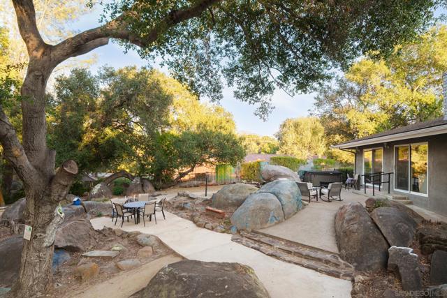 13664 Jack Rabbit Rd, Poway CA: https://media.crmls.org/mediaz/6dda0fa0-3793-41a9-9a15-477a83d6a4b5.jpg