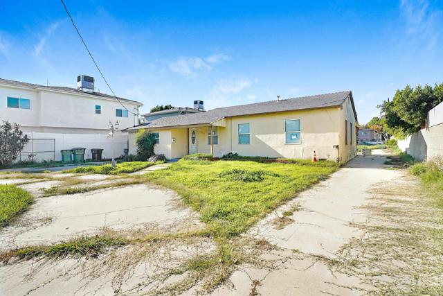 Detail Gallery Image 3 of 10 For 6537 Columbus Ave, Van Nuys,  CA 91411 - 5 Beds | 2/1 Baths