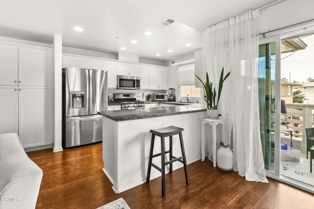 Detail Gallery Image 7 of 30 For 1016 Los Angeles Ave #101,  Ventura,  CA 93004 - 3 Beds | 2 Baths