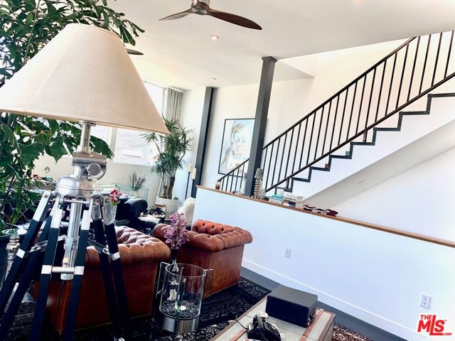 2515 Lincoln Boulevard, Venice CA: https://media.crmls.org/mediaz/6ddb4a2d-94a0-408b-b282-3801d72420e4.jpg