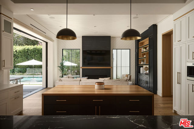 4634 White Oak Avenue, Encino CA: https://media.crmls.org/mediaz/6ddbcd4a-3b06-43d7-a6ff-df34f2de49ff.jpg