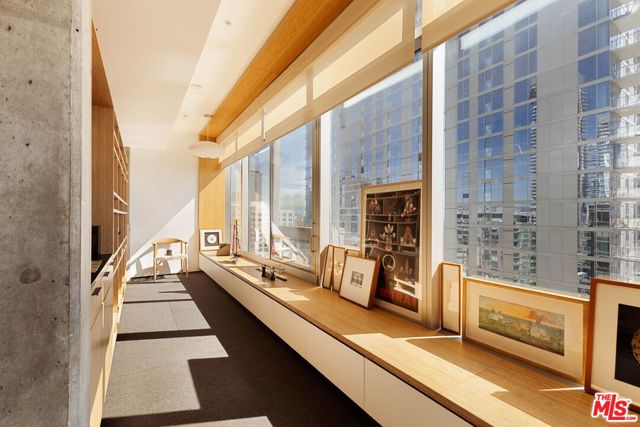 1155 S Grand Avenue, Los Angeles CA: https://media.crmls.org/mediaz/6ddc3f8c-c7aa-494f-bf76-d947cdca498e.jpg