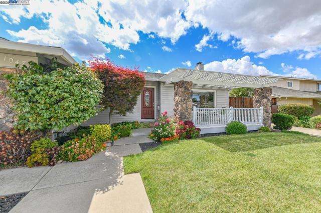 1047 Innsbruck St, Livermore CA: https://media.crmls.org/mediaz/6ddd1273-2db8-49b6-97f8-3e7161050d42.jpg