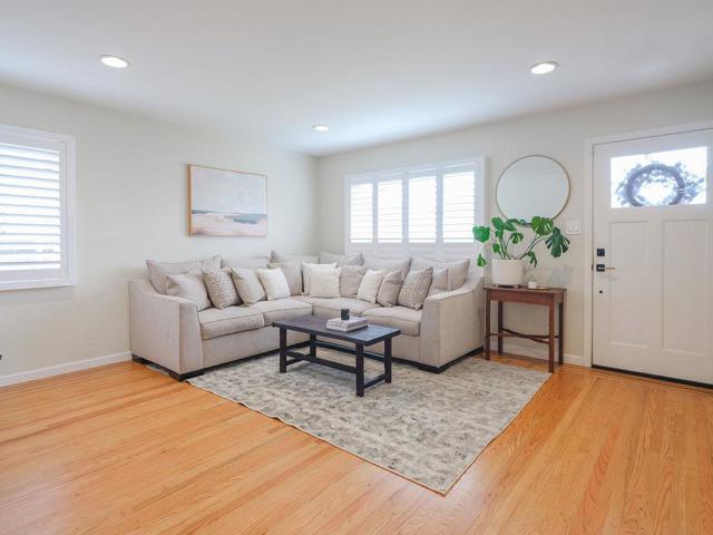 1087 Rio Vista Drive, Pacifica CA: https://media.crmls.org/mediaz/6ddd4317-d938-4aff-b678-102ff0af9492.jpg