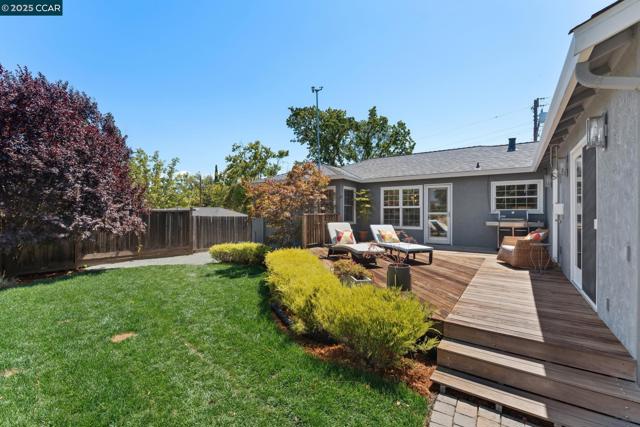347 Valley View Rd, Pleasant Hill CA: https://media.crmls.org/mediaz/6dddb8e5-cba6-47db-9c1d-56c038900dc4.jpg