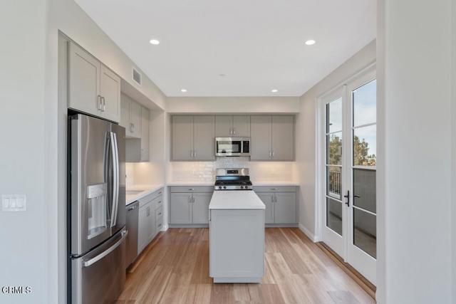Detail Gallery Image 9 of 35 For 533 E Union St #501,  Pasadena,  CA 91101 - 3 Beds | 3 Baths