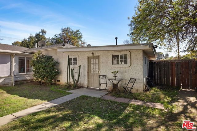 6655 Lindley Avenue, Reseda CA: https://media.crmls.org/mediaz/6ddde52f-9a2f-4a5b-b095-daec37a53fd0.jpg