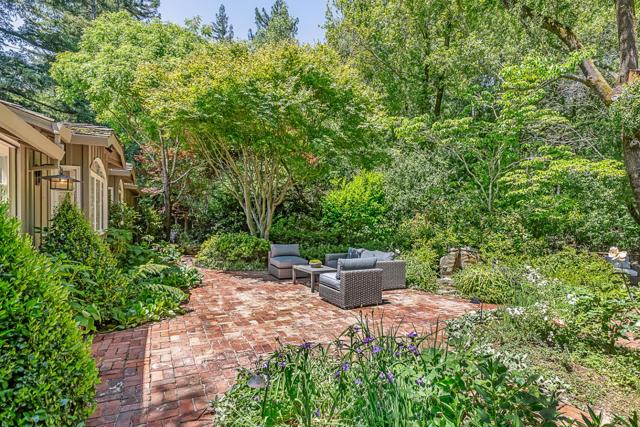 3 Wyndham Drive, Portola Valley CA: https://media.crmls.org/mediaz/6dde495a-6d88-4f1f-8a98-063558fb8bc4.jpg