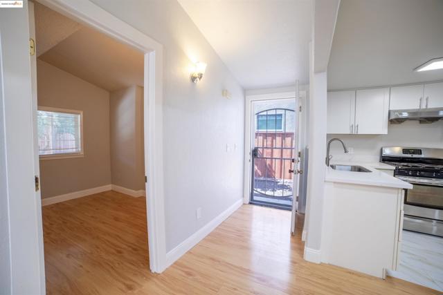 3517 Allendale Ave, Oakland CA: https://media.crmls.org/mediaz/6dde6add-fbca-4202-9b0a-4b8e8197e2e3.jpg