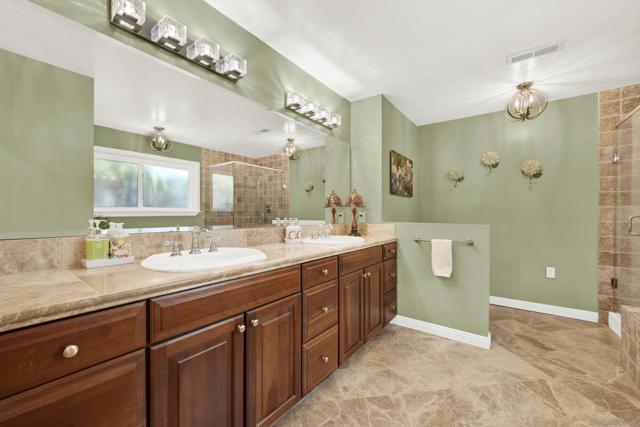 17233 Cuvee Ct, Poway CA: https://media.crmls.org/mediaz/6ddeeedb-d323-41f1-81e2-4b6e07fcfd56.jpg