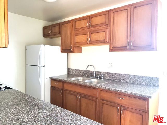 1819 S Gramercy Place, Los Angeles CA: https://media.crmls.org/mediaz/6ddf4726-0d71-47ec-bb12-861f9a1fe607.jpg