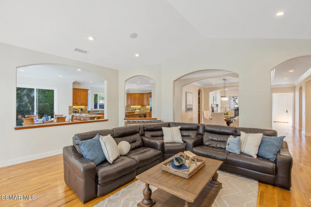 758 Camino Dos Rios, Thousand Oaks CA: https://media.crmls.org/mediaz/6ddf84a8-329f-4ebd-930b-81c8482d651e.jpg